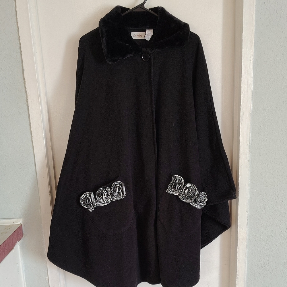 Moda Black Velvet Cape